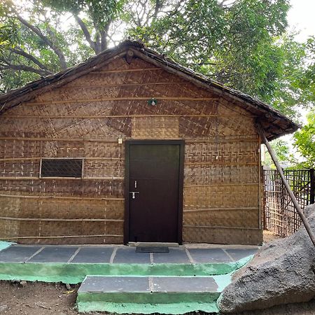 Sunrise Guest House & Restaurant Hampi Buitenkant foto