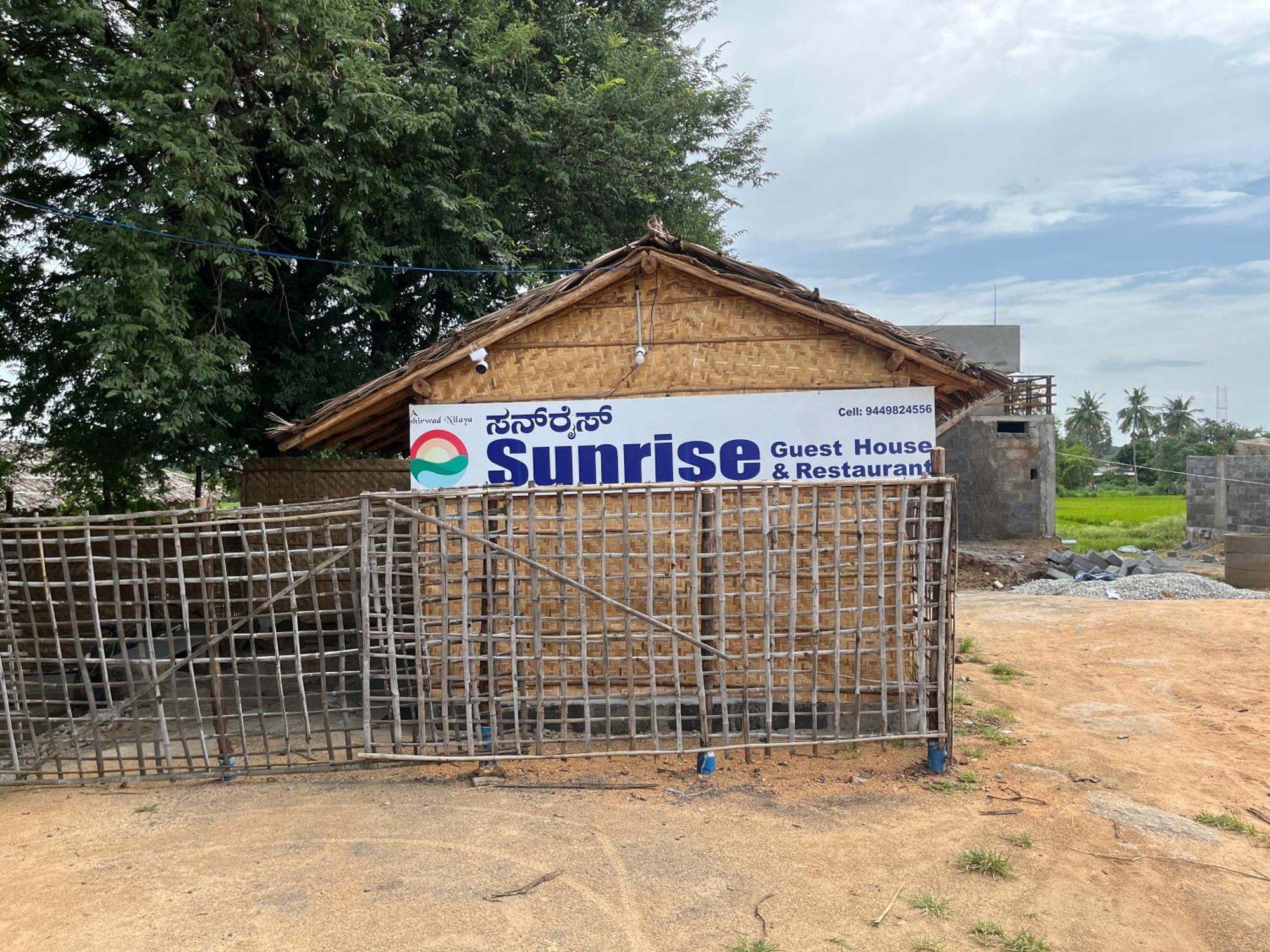 Sunrise Guest House & Restaurant Hampi Buitenkant foto