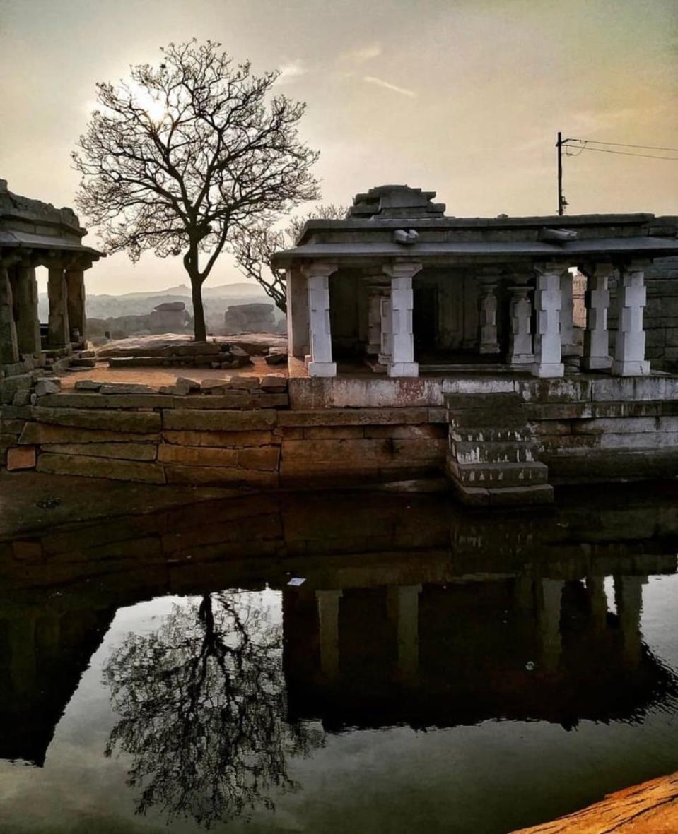Sunrise Guest House & Restaurant Hampi Buitenkant foto