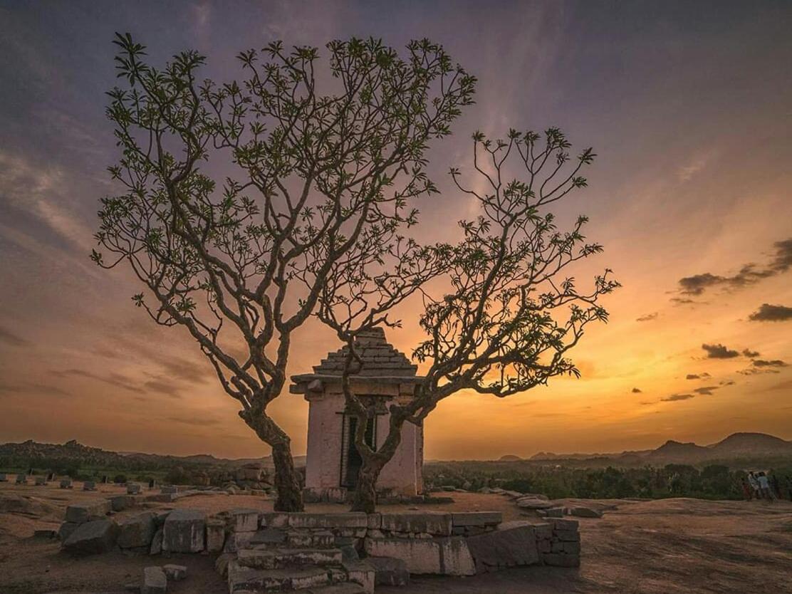 Sunrise Guest House & Restaurant Hampi Buitenkant foto